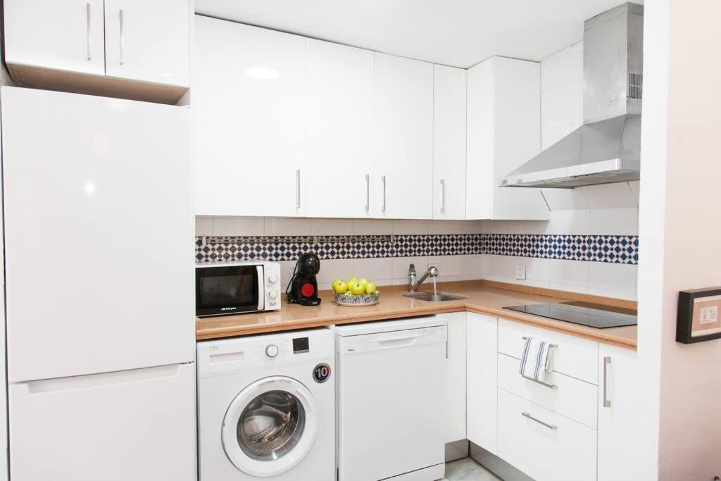 Idyllic & Loveliest With Patio.private Parking Appartement