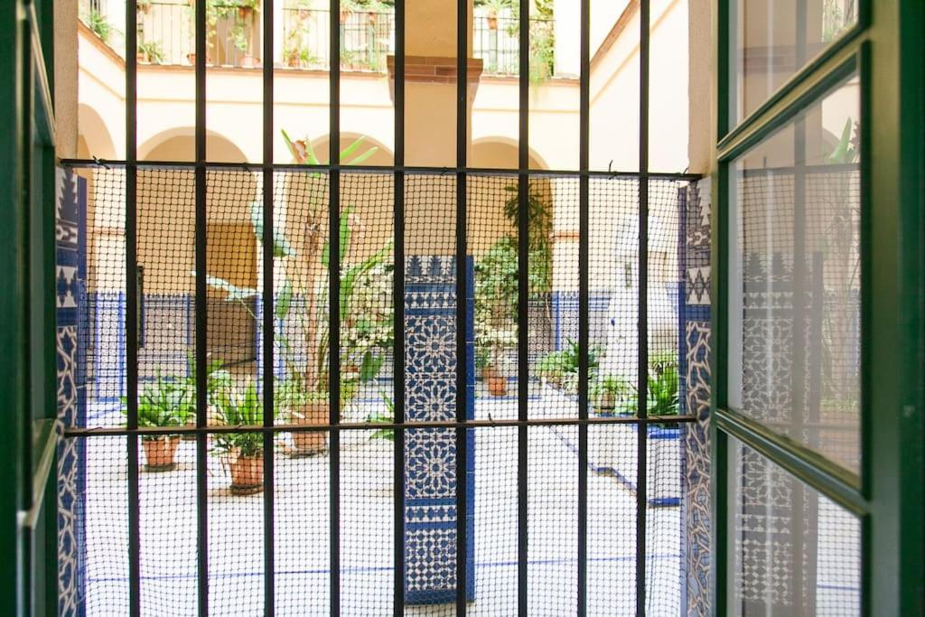 Idyllic & Loveliest With Patio.private Parking *